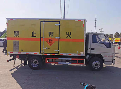 汨罗爆破器材运输车工人安全操作规范与智能技术保障